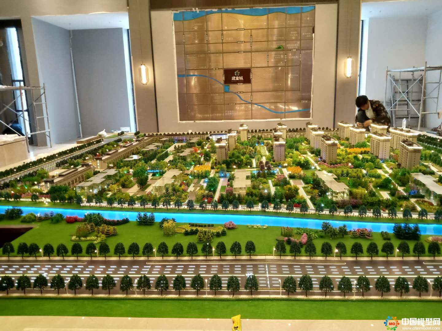 樓盤沙盤模型制作、別墅沙盤模型制作、城市規(guī)劃沙盤制作、建筑模型設(shè)計(jì)制作、工業(yè)模型設(shè)計(jì)制作、數(shù)字多媒體沙盤制作