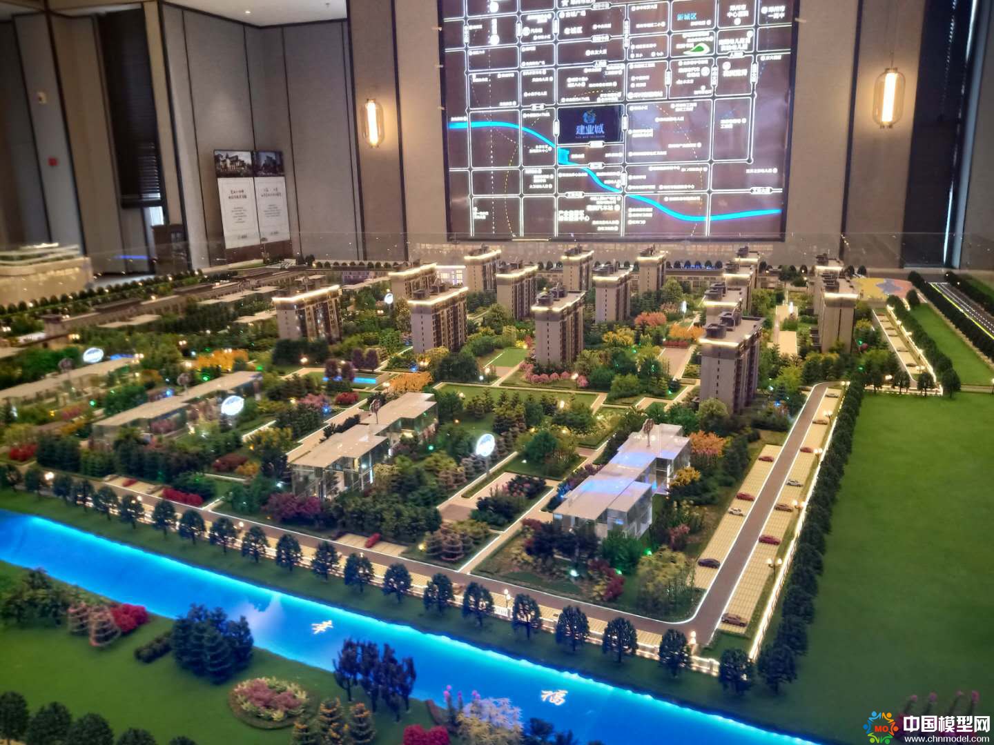 樓盤沙盤模型制作、別墅沙盤模型制作、城市規(guī)劃沙盤制作、建筑模型設(shè)計(jì)制作、工業(yè)模型設(shè)計(jì)制作、數(shù)字多媒體沙盤制作