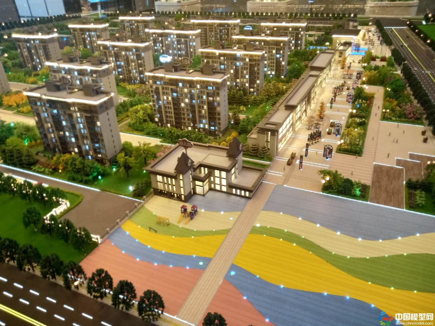 樓盤沙盤模型制作、別墅沙盤模型制作、城市規(guī)劃沙盤制作、建筑模型設(shè)計(jì)制作、工業(yè)模型設(shè)計(jì)制作、數(shù)字多媒體沙盤制作