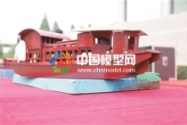 學(xué)生黨員制作紅色模型，弘揚紅船精神